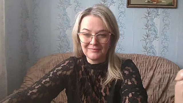 Snapshot of EleanoraDream chatting on 09.14.25 EleanoraDream online show from 09.14.25
