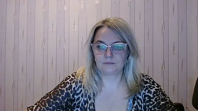 Snapshot of EleanoraDream chatting on 10.11.25 EleanoraDream online show from 10.11.25