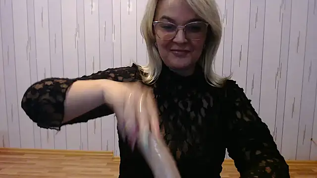 Snapshot of EleanoraDream chatting on 10.14.25 EleanoraDream online show from 10.14.25