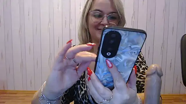 Snapshot of EleanoraDream chatting on 11.23.25 EleanoraDream online show from 11.23.25