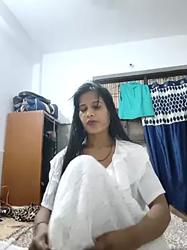 cute radhikaa online show from 10.20.25