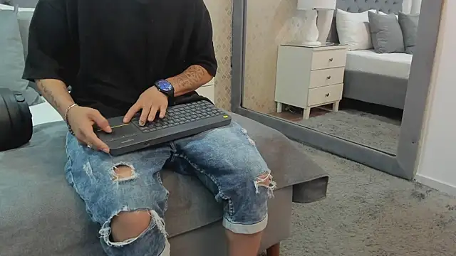 ZoeKrug online show from 09.14.25