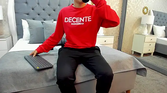 ZoeKrug online show from 09.18.25