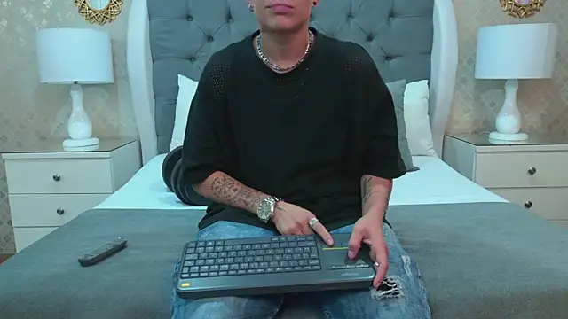 ZoeKrug online show from 11.09.25