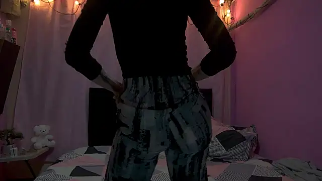 Snapshot of lolateton chatting on 02.17.26 lolateton online show from 02.17.26