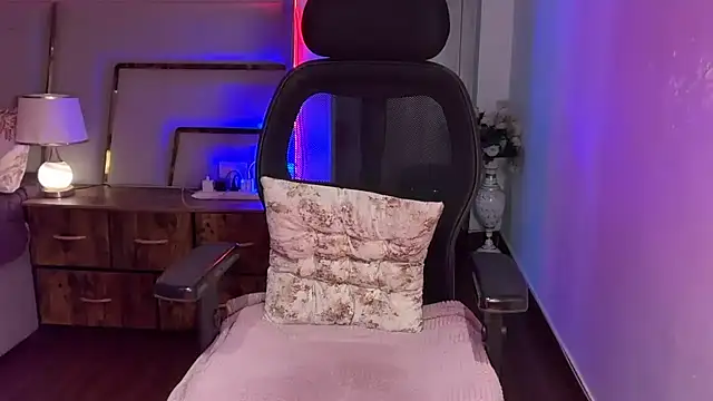 SunhariGirl online show from 11.29.25