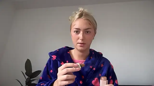 Snapshot of Kitty_Swetty chatting on 10.07.25 Kitty Swetty online show from 10.07.25