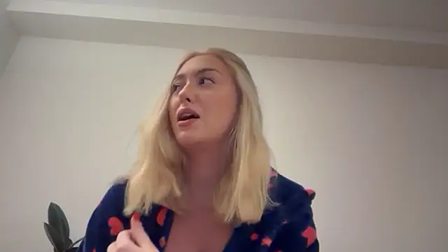 Snapshot of Kitty_Swetty chatting on 11.10.25 Kitty Swetty online show from 11.10.25