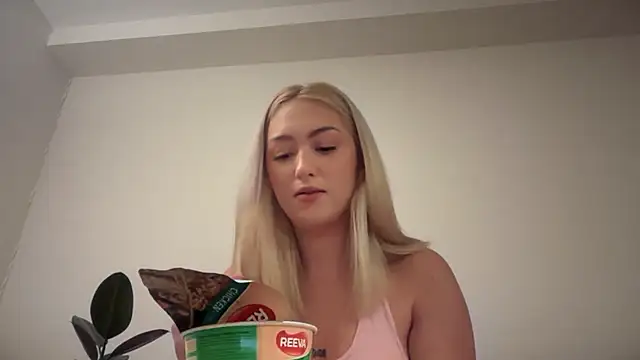 Snapshot of Kitty_Swetty chatting on 12.15.25 Kitty Swetty online show from 12.15.25