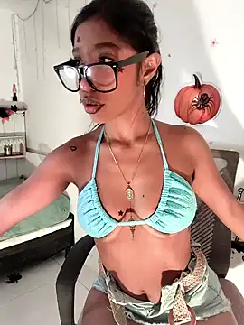 LeilaEbony online show from 10.13.25