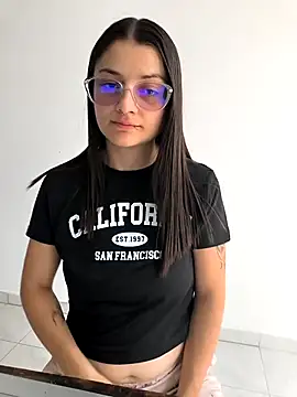 Coralinne   online show from 03.31.26