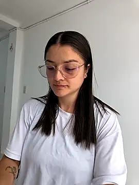 Coralinne   online show from 04.04.26