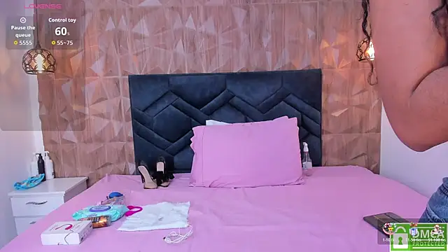 Snapshot of Gia_Scott chatting on 12.04.25 Gia Scott online show from 12.04.25