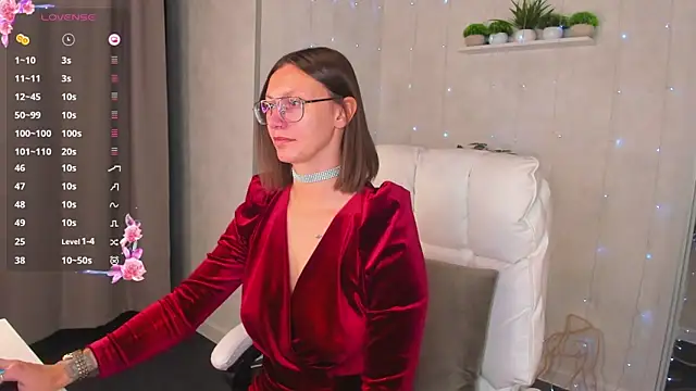 Elina Gravess online show from 10.03.25