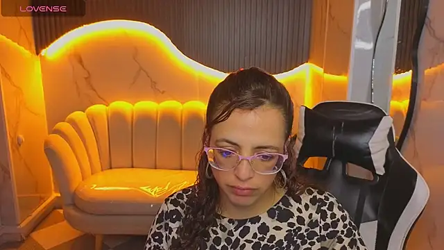 Snapshot of _Evoni_b chatting on 11.15.25 Evoni b online show from 11.15.25