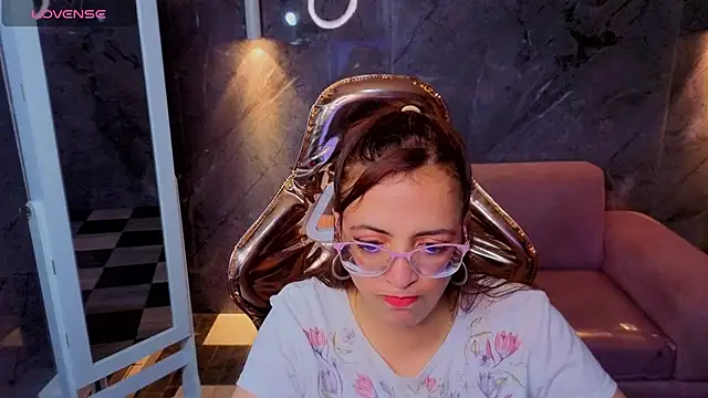 Snapshot of _Evoni_b chatting on 11.27.25 Evoni b online show from 11.27.25