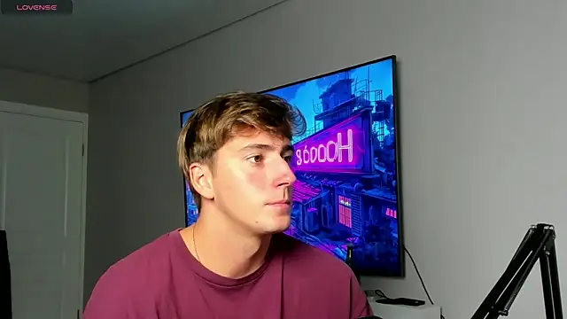 Snapshot of DaniHort chatting on 09.21.25 DaniHort online show from 09.21.25