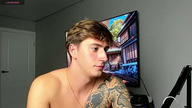 Snapshot of DaniHort chatting on 09.22.25 DaniHort online show from 09.22.25