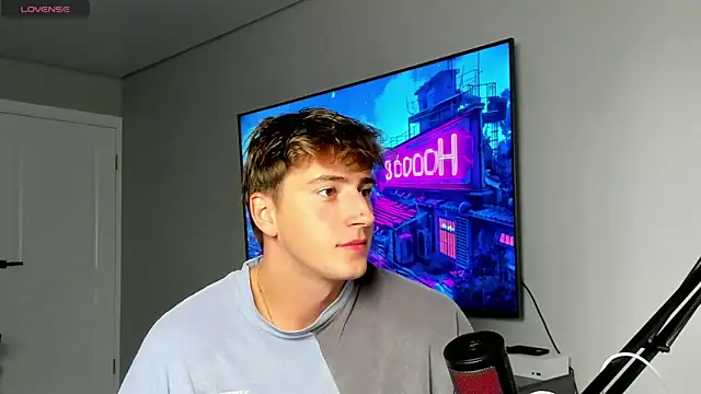 Snapshot of DaniHort chatting on 09.23.25 DaniHort online show from 09.23.25