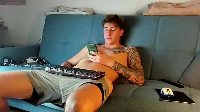 Snapshot of DaniHort chatting on 10.07.25 DaniHort online show from 10.07.25