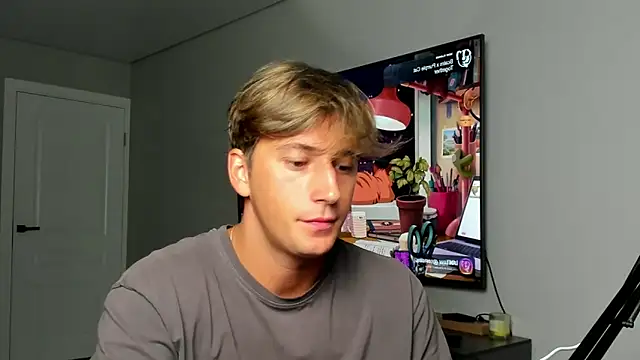 Snapshot of DaniHort chatting on 12.05.25 DaniHort online show from 12.05.25