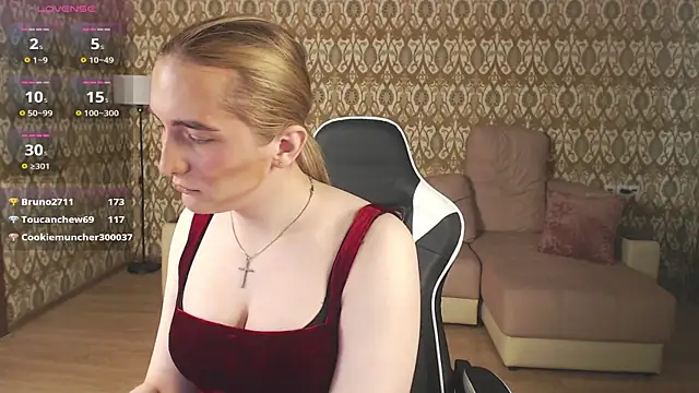 Snapshot of Vi_Luxy chatting on 04.24.26 Vi Luxy online show from 04.24.26
