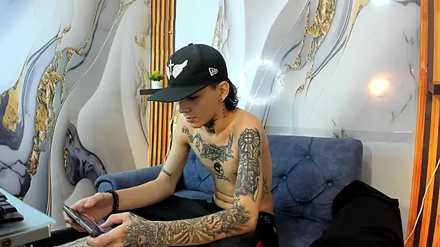 Snapshot of StraightBoy_Nick chatting on 10.10.25 StraightBoy Nick online show from 10.10.25