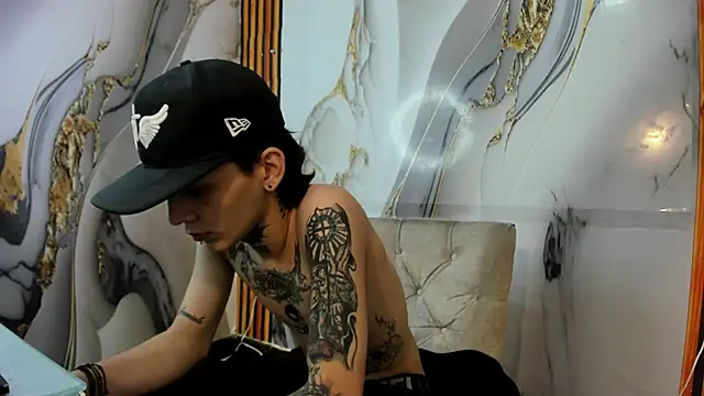 Snapshot of StraightBoy_Nick chatting on 11.09.25 StraightBoy Nick online show from 11.09.25