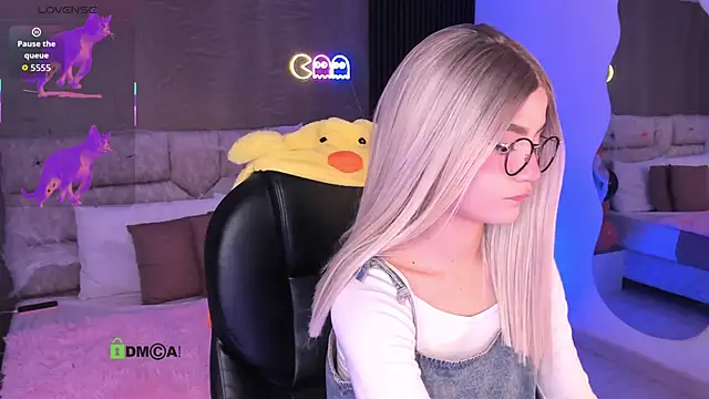 Arinextdoor online show from 10.30.25