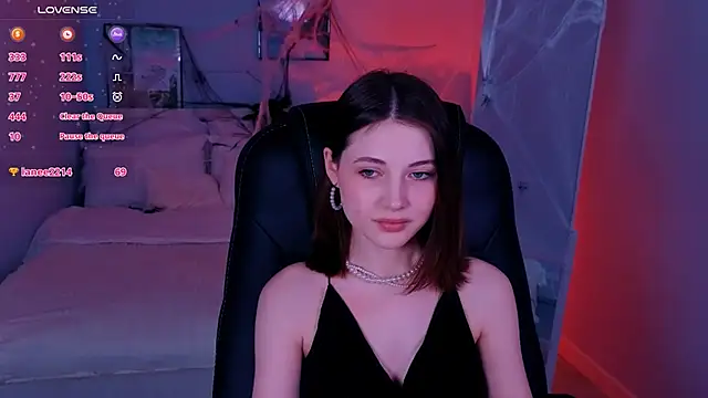 Snapshot of Kimmie_shine chatting on 10.24.25 Kimmie shine online show from 10.24.25