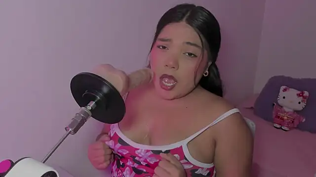 Lily hot25 online show from 02.13.26