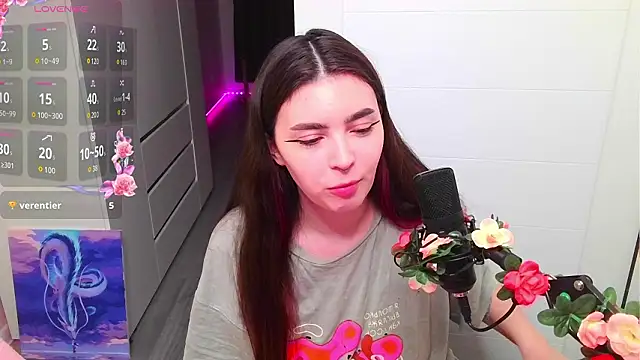 Snapshot of peachyness chatting on 02.20.26 peachyness online show from 02.20.26