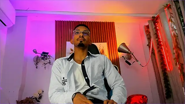 Snapshot of Darwin_mayo chatting on 09.15.25 Darwin mayo online show from 09.15.25