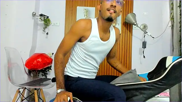 Snapshot of Darwin_mayo chatting on 09.17.25 Darwin mayo online show from 09.17.25