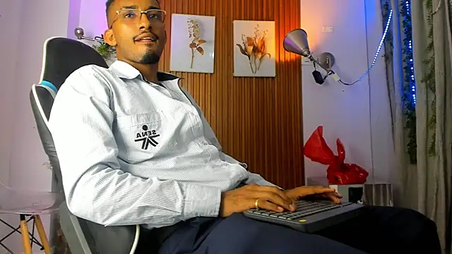 Snapshot of Darwin_mayo chatting on 09.26.25 Darwin mayo online show from 09.26.25