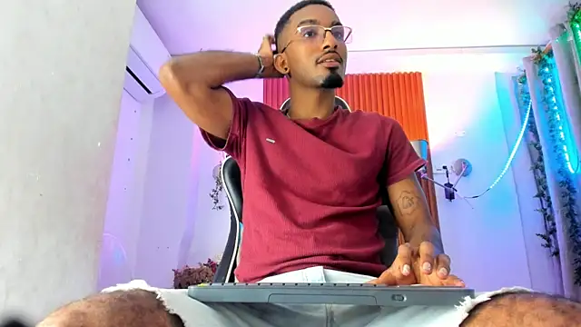 Darwin mayo online show from 11.12.25