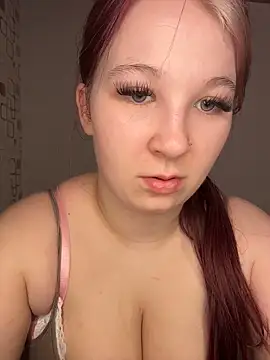 SweetTeenGirl online show from 04.13.26