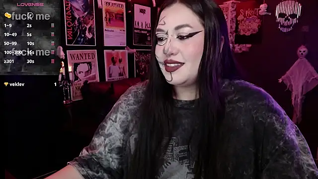 Snapshot of Ravendark_ chatting on 10.27.25 Ravendark online show from 10.27.25