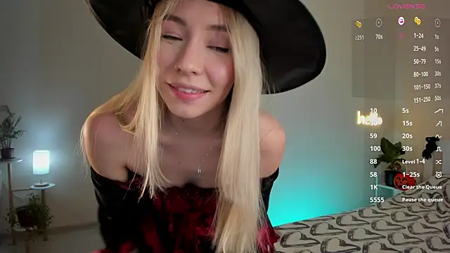 Snapshot of DanaCandy chatting on 10.31.25 DanaCandy online show from 10.31.25