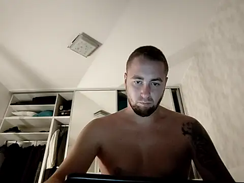 Snapshot of Vladyslav30 chatting on 10.28.25 Vladyslav30 online show from 10.28.25