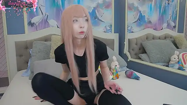 Evelyn Neal online show from 12.04.25