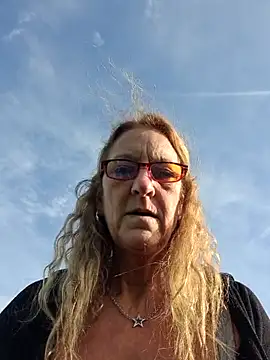 HotWifeLyn68 online show from 11.05.25