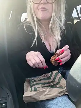 SuzieSub online show from 02.27.26