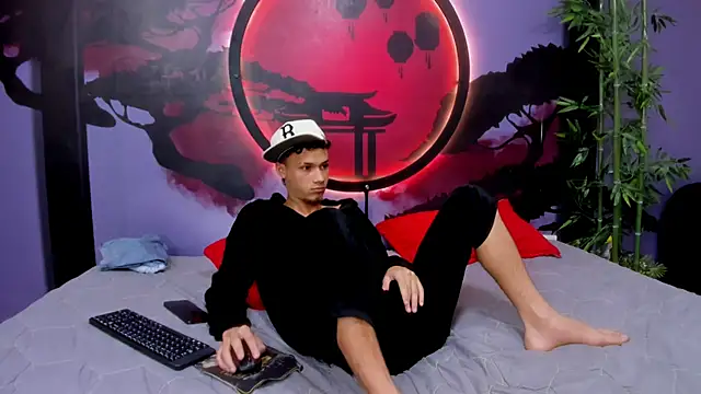 Friends Lust online show from 09.25.25