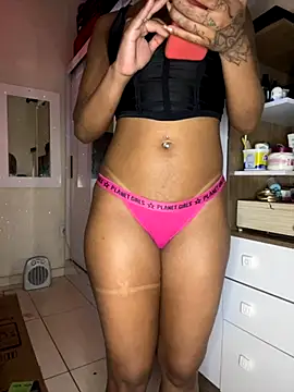 Snapshot of DiamanteNegro- chatting on 10.26.25 DiamanteNegro- online show from 10.26.25