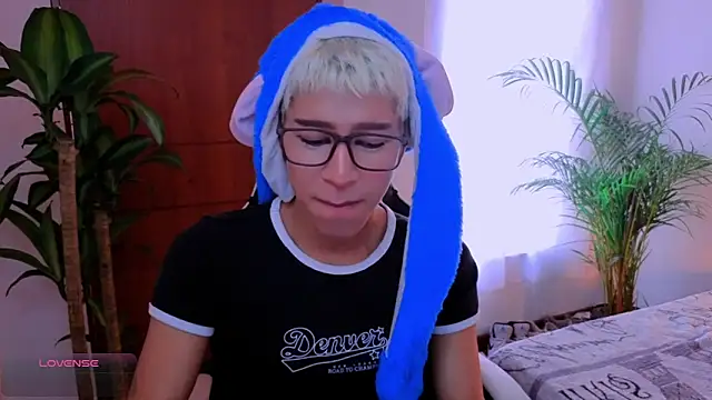 Snapshot of taichi_bluy chatting on 09.26.25 taichi bluy online show from 09.26.25