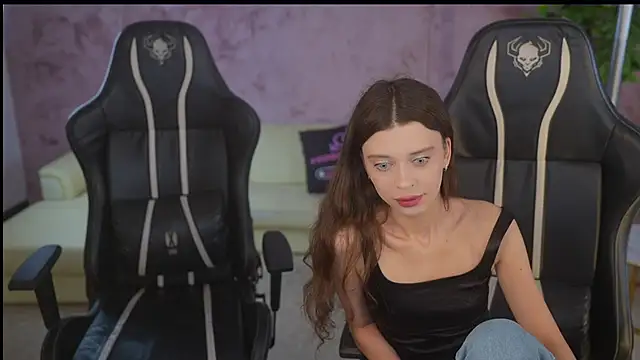 Snapshot of Regina_Sweet054 chatting on 11.12.25 Regina Sweet054 online show from 11.12.25