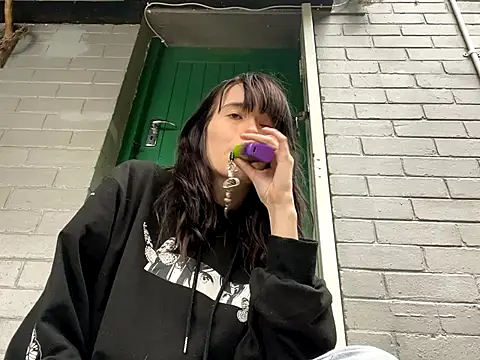 Snapshot of the_holy_t chatting on 09.20.25 the holy t online show from 09.20.25