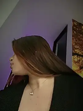 Snapshot of Yaqui_elle chatting on 12.23.25 Yaqui elle online show from 12.23.25