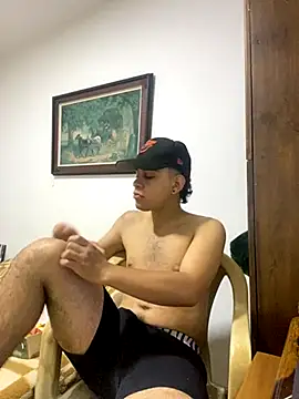 Snapshot of dominant_boy77 chatting on 10.16.25 dominant boy77 online show from 10.16.25